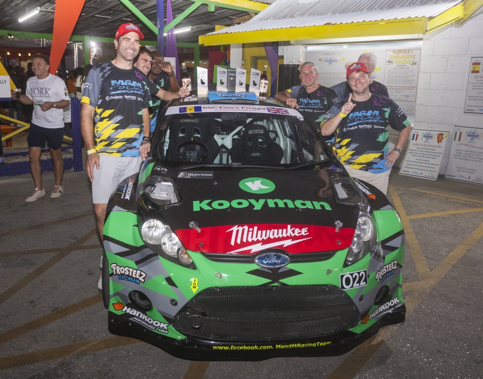 Top 2wd for an unparalleled seventh time, Barry Mayers (front left) and co-driver Moishe Steinbok celebrate with M & M Racing personnel